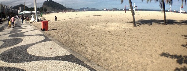 Calçadão de Copacabana is one of Locais habituais.