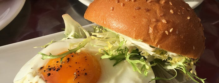 B&B Burger & Beer is one of Rossさんのお気に入りスポット.