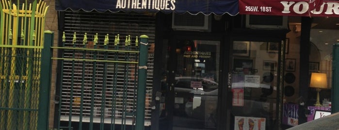 Authentiques: Past and Present is one of Thrift Score NYC.