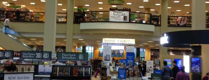 Barnes & Noble is one of Posti che sono piaciuti a Erindira.
