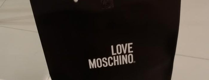 Love Moschino is one of Siam Center.