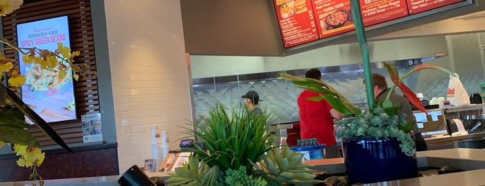 The Habit Burger Grill is one of Tempat yang Disukai Carolyn.