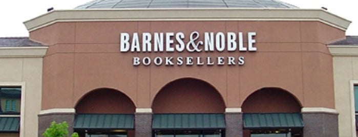 Barnes & Noble is one of Tempat yang Disimpan Nadine.