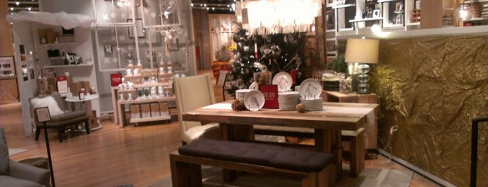 West Elm is one of Scottさんのお気に入りスポット.