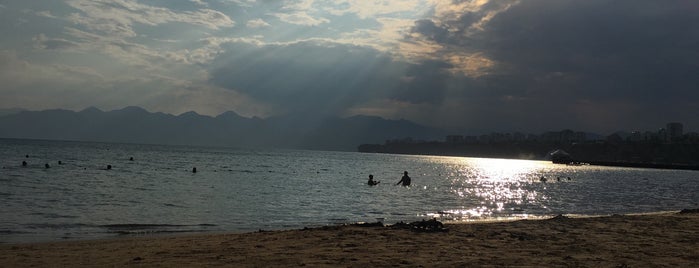 Karpuzkaldıran Kampı Side Plajı is one of Lugares favoritos de Alper.