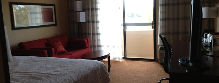 Courtyard by Marriott Toledo Airport Holland is one of Posti che sono piaciuti a Aydar.