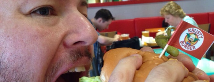 Krusty Burger is one of Tempat yang Disukai Pedro.