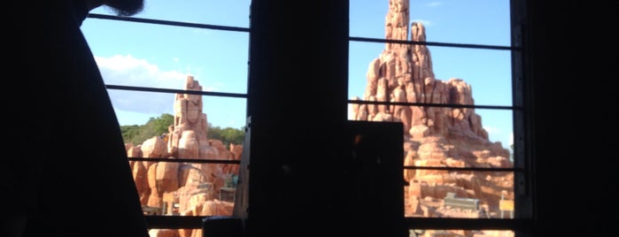 Big Thunder Mountain Railroad is one of Lieux qui ont plu à Pedro.