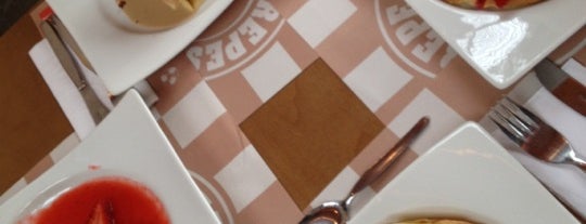 Crepes & Waffles is one of Percy 님이 좋아한 장소.