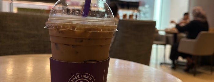 The Coffee Bean & Tea Leaf is one of le 4sq with Donald :].