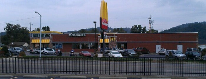 McDonald's is one of Locais curtidos por Jordan.
