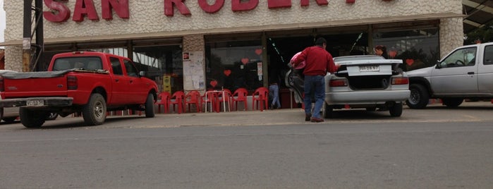 Supermercado San Roberto is one of Pichilemu ❤.