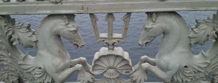 Blagoveshchensky Bridge is one of Leningrad.