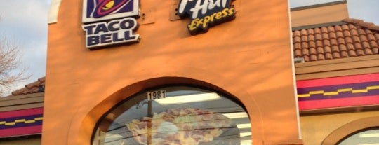 Taco Bell is one of Tempat yang Disukai Carrie.