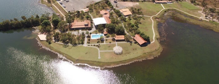 Villa dos Lagos is one of Tempat yang Disukai Julia.