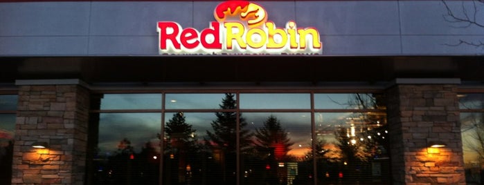 Red Robin Gourmet Burgers and Brews is one of Rick'in Beğendiği Mekanlar.