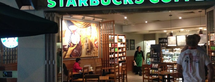 Starbucks is one of Laurenさんのお気に入りスポット.
