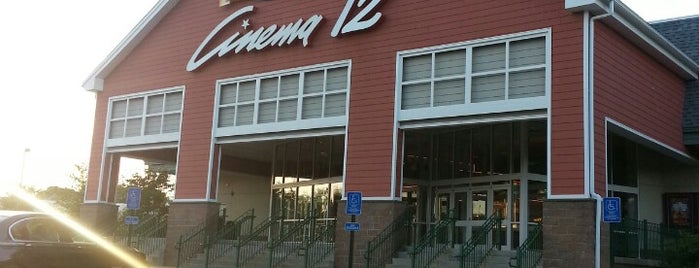 Marquee Cinemas 12 is one of Orte, die Elaine gefallen.