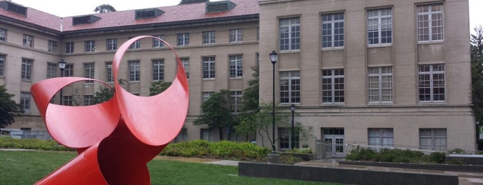 University Hall is one of Lugares guardados de Shawn.