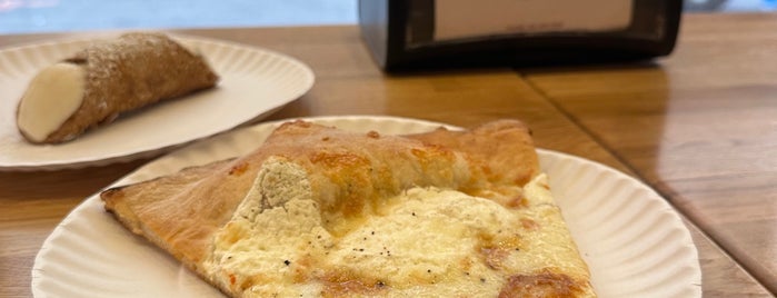 Siena Pizza And Cannoli is one of Christoph 님이 좋아한 장소.