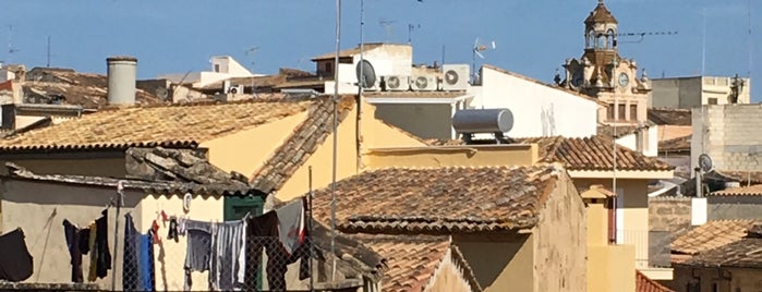 Alcudia Old town is one of สถานที่ที่บันทึกไว้ของ Nami.