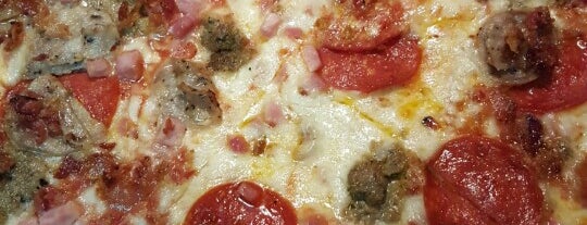 Peri Brothers Pizza is one of Emilyさんのお気に入りスポット.