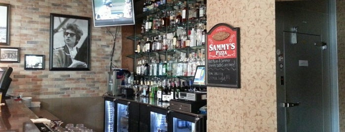 Sammy Perrella's Pizza & Restaurant is one of Amanda's Saved Places.