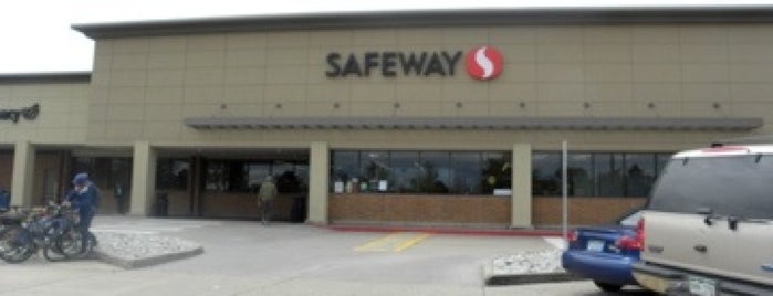 Safeway is one of Locais curtidos por Amal.