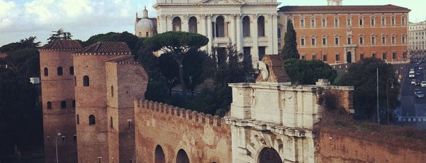 Piazza di Porta San Giovanni is one of Roma.