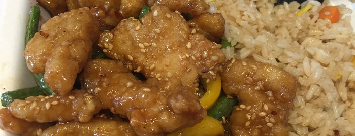 Panda Express is one of Drewさんのお気に入りスポット.