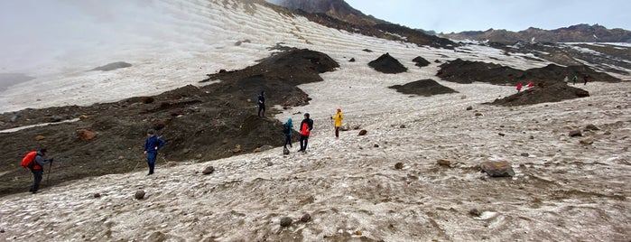 Mutnovsky volcano is one of Lugares favoritos de Darya.