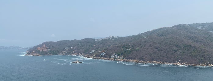 Restaurante Peninsula is one of Acapulco.