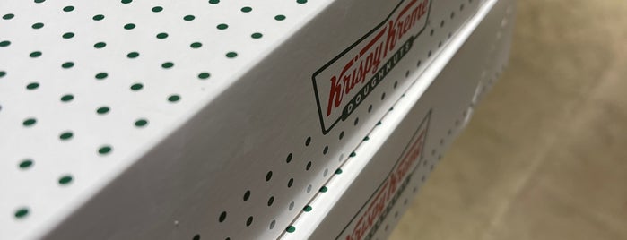 Krispy Kreme Mundo E is one of Tempat yang Disukai Sonya.