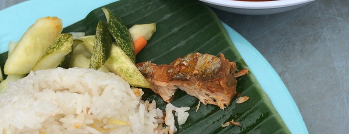 Warung Terengganu is one of Malay food.