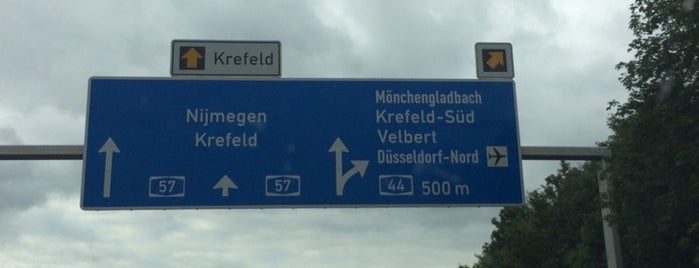 Kreuz Meerbusch (27) (15) is one of Autobahnkreuze (befahren).