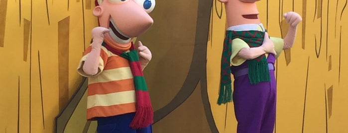 Phineas & Ferb Meet & Greet is one of Lugares Especiais.