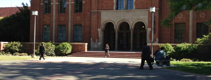 Fresno City College is one of Colleges/Universities.