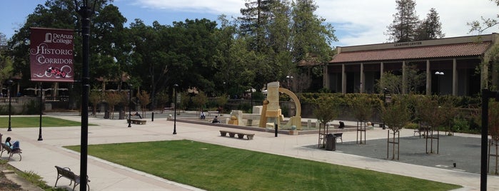 De Anza College is one of Tempat yang Disukai David.