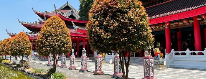 Sam Poo Kong Temple (Zheng He Temple) is one of Hiburan Semarang.