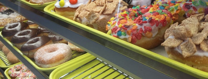 Rainbow Donuts is one of Jamie 님이 좋아한 장소.