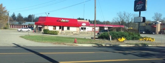 Pizza Hut is one of Estepha’s Liked Places.