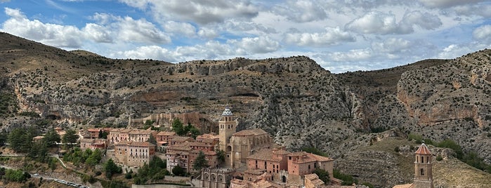 Murallas de Albarracín is one of 가보고 싶은 곳.