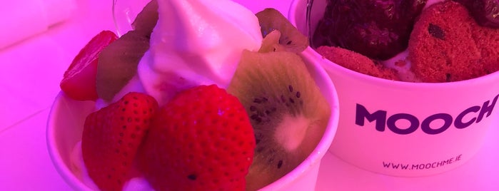 Mooch Natural Frozen Yogurt is one of Sebastianさんのお気に入りスポット.