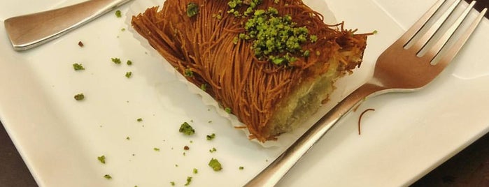 kunafa is one of Vasundharaさんのお気に入りスポット.