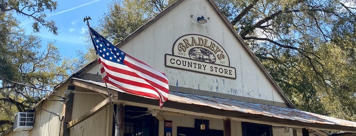 Bradley's Country Store is one of สถานที่ที่บันทึกไว้ของ Kimmie.