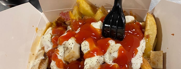 Smoke's Poutinerie is one of Ski Trips.