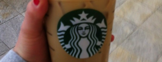 Starbucks is one of Lieux qui ont plu à Rose.