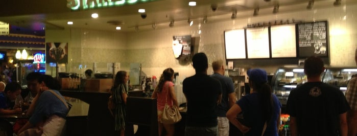 Starbucks is one of Locais curtidos por David.