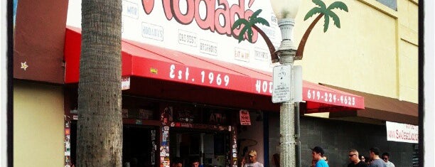Hodad's is one of San Diego.