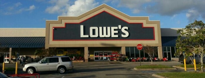 Lowe's is one of สถานที่ที่ Lisa ถูกใจ.